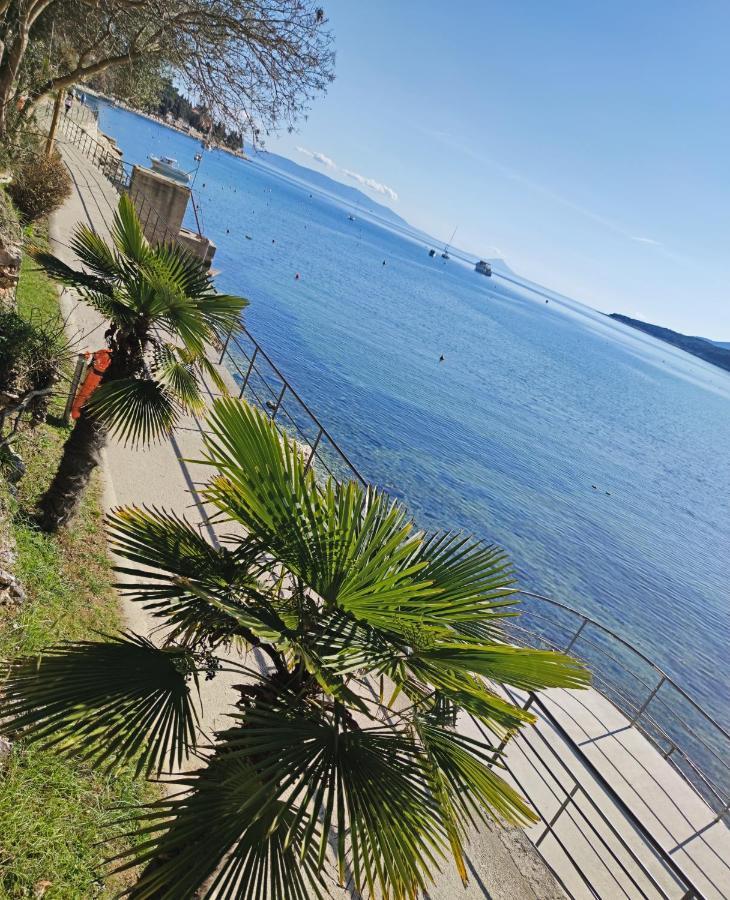 Apartment Noemi With A Direct Beach View ราบัซ ภายนอก รูปภาพ