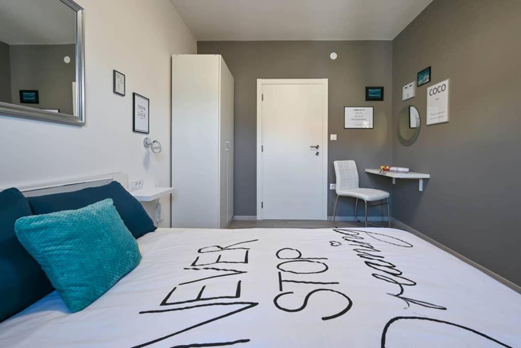 Apartment Noemi With A Direct Beach View ราบัซ ภายนอก รูปภาพ